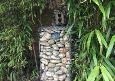 Gabion: cailloux en cage, décoration à Ars sur Formans 01480